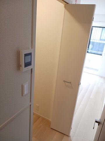 拡大写真:サングレイス 1階102の便利な収納スペースです
