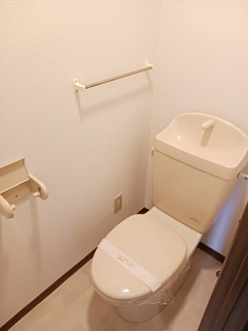 拡大写真:カーサ・デ・ナカスジ 4階405のコンパクトで使いやすいトイレです