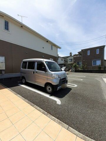 拡大写真:パンジー 1階102の駐車場完備です