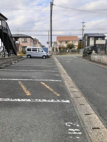拡大写真:コーポシャインⅠ 1階102の駐車場完備です