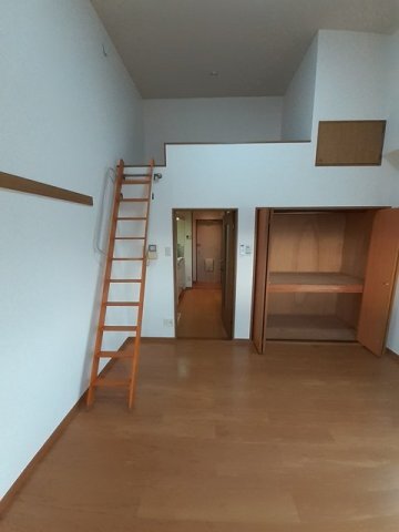 拡大写真:サンシャインハイツ 2階201の内装は落ち着いています