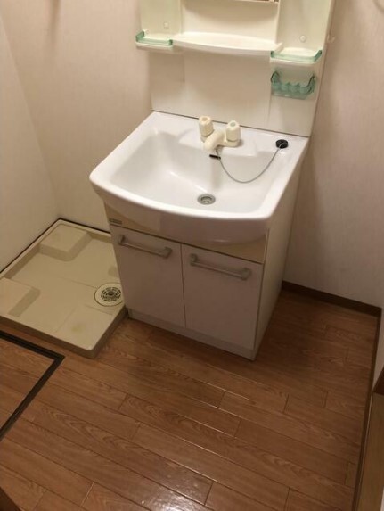 拡大写真:クラランス渡鹿Ⅱ 2階201の独立洗面台