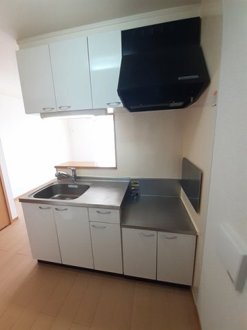 拡大写真：サンライズ憩　Ⅰ 2階205の使いやすいキッチンです
