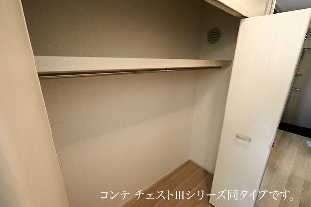拡大写真:ヴィラ ローレル 3階305の専用の収納スペースです