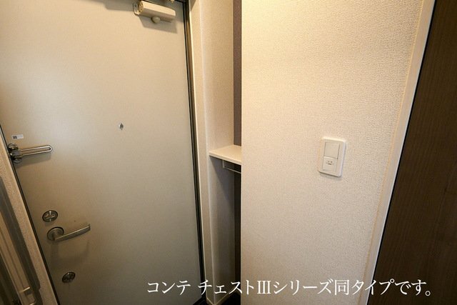 拡大写真:ヴィラ ローレル 3階305のたっぷりとした収納スペースです
