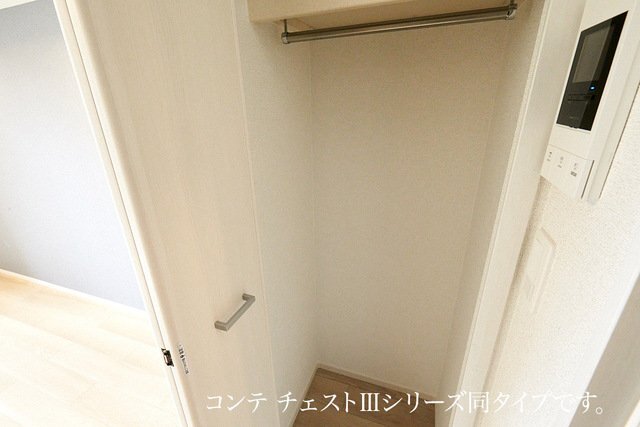 拡大写真：ヴィラ　ローレル 3階302の収納豊富です