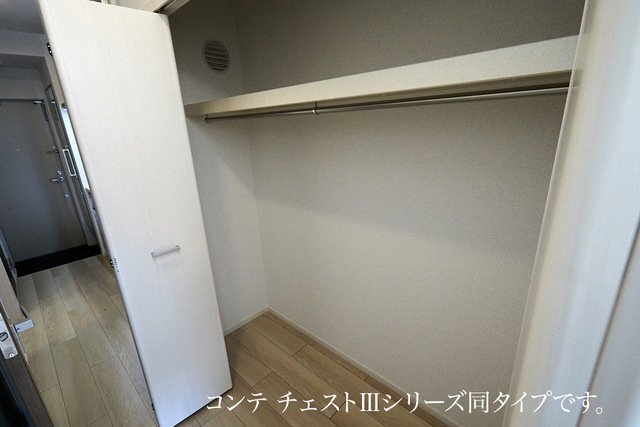 拡大写真:ヴィラ ローレル 2階203の収納のためのスペースです