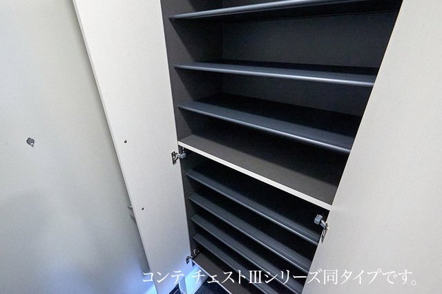 拡大写真:ヴィラ ローレル 2階203の小物を収納するのに便利です