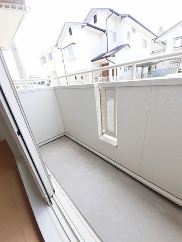 拡大写真:パンジー 1階102の陽当たり良好なバルコニーです