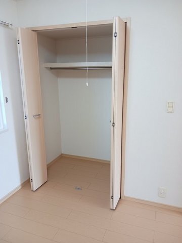 拡大写真:Vent VertⅡ 1階102のたっぷりとした収納スペースです