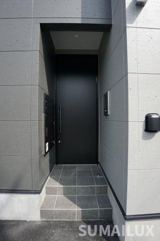 拡大写真：TOMORIE武蔵塚駅 2階201のエントランス