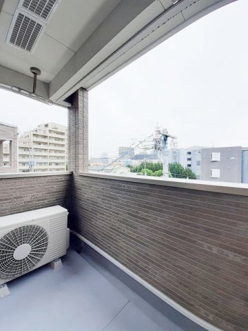 拡大写真:ニューエンパイヤB 3階301の落ち着いた時間を過ごせるバルコニーです