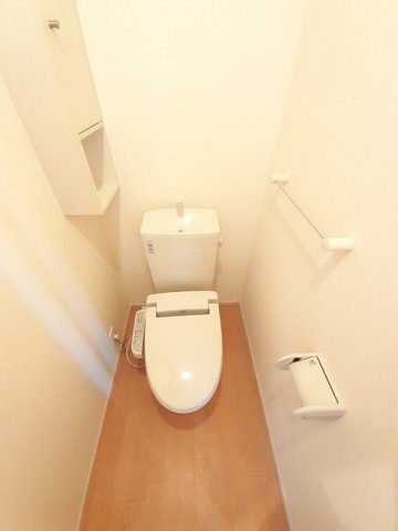 拡大写真:ニューエンパイヤB 3階301のトイレもきれいです