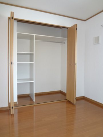 拡大写真:ニュ-プリムラ 1階101の便利な収納スペースです
