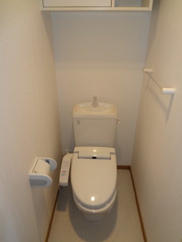 拡大写真:ニュ-プリムラ 1階101のコンパクトで使いやすいトイレです