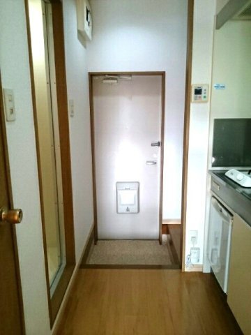 拡大写真:サンシャインハイツ 1階102の玄関です