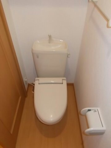 拡大写真:ラ・フォレスタRYU・D 1階105のコンパクトで使いやすいトイレです
