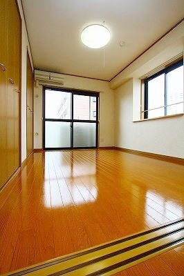 拡大写真:サンヒルズ 2階205の内装です