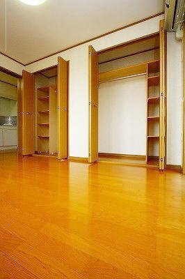拡大写真:サンヒルズ 2階205の過ごしやすい室内です