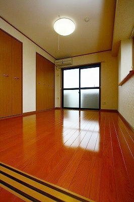 拡大写真:サンヒルズ 2階205の過ごしやすい室内です