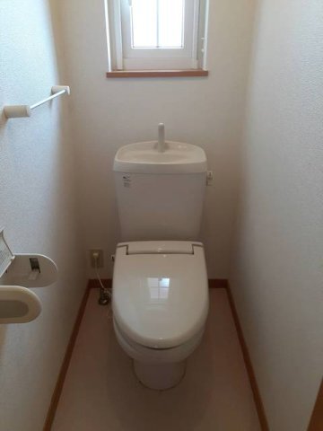 拡大写真:エスポワール武蔵ヶ丘北 2階201のコンパクトで使いやすいトイレです