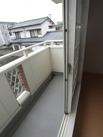 拡大写真:サザンクロス 2階205の陽当たり良好なバルコニーです