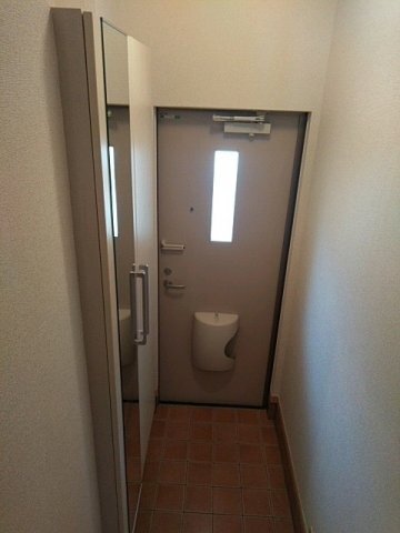 拡大写真:サザンクロス 2階203のきれいな玄関です