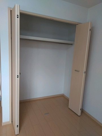 拡大写真:サザンクロス 2階203のちょっとした収納スペースも充実しています