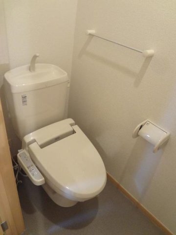 拡大写真:サザンクロス 2階202のトイレもきれいです