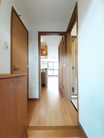 拡大写真:サンハイム桜木 1階105のシンプルで使いやすい玄関です