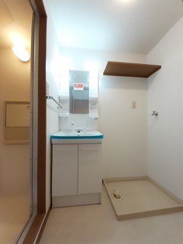 拡大写真:サンハイム桜木 1階105の脱衣スペースもあります