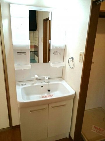 拡大写真:コーポシャインⅠ 1階102の使いやすい洗面所です