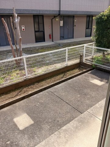 拡大写真:サンシャインコートⅢ 1階103のお庭で自由な時間を過ごせます