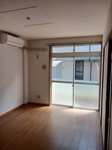 拡大写真:サンシャインコートⅢ 1階103の使いやすい居間です