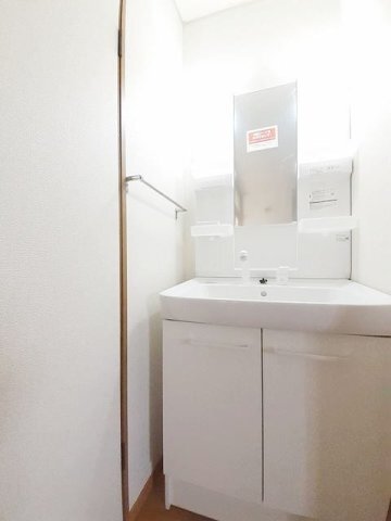 拡大写真:プライム 1階101の忙しい朝には欠かせない洗面所です