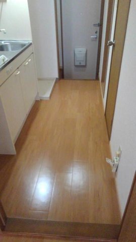 拡大写真:レジデンス尾ノ上 1階102のきれいな内装です