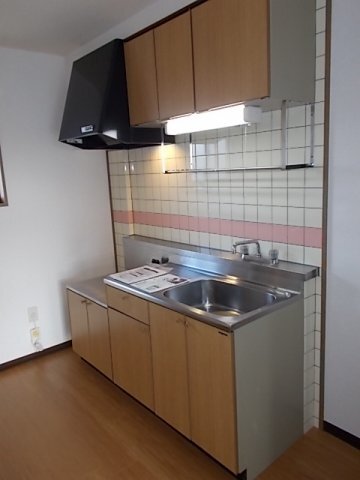 拡大写真:コーポシャインⅡ 1階103のキッチンでお料理をお楽しみください