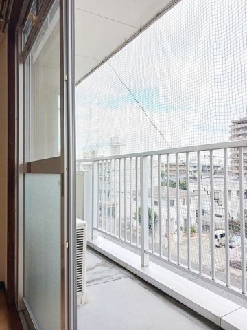 拡大写真:リバーサイドハイツ 4階402の陽当たり良好なバルコニーです