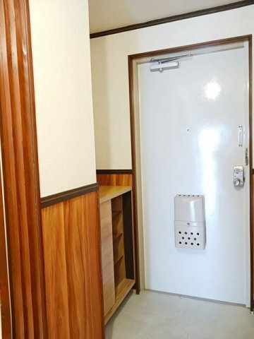 拡大写真:リバーサイドハイツ 4階402の毎日通る玄関はこちらです