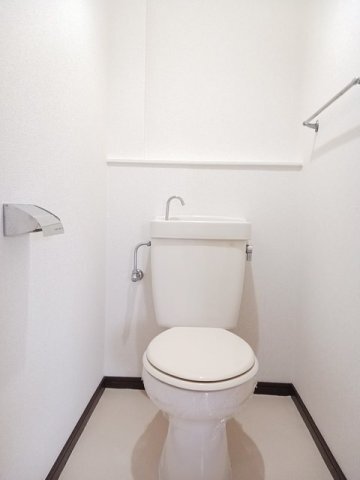 拡大写真:リバーサイドハイツ 4階402のトイレです
