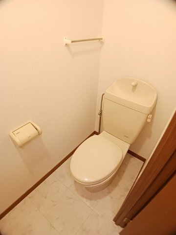 拡大写真:ファミーユボヌール 1階101のトイレもきれいです