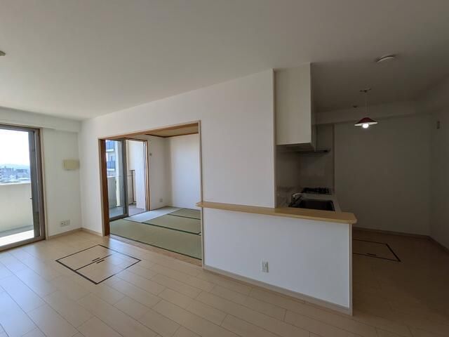 拡大写真：熊本市中央区九品寺６丁目 11階1102の居間