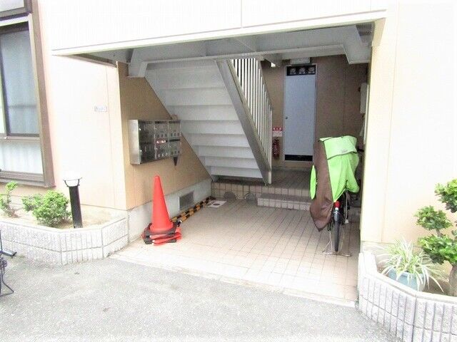 拡大写真:フラワーハイム鶴見 1階102の外観