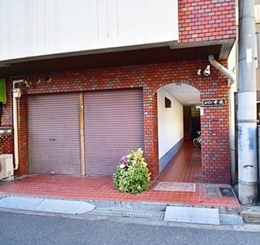 拡大写真:メゾン中央 3階305の外観