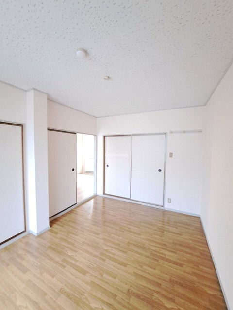 拡大写真:フラワーハイム鶴見 1階102の内観