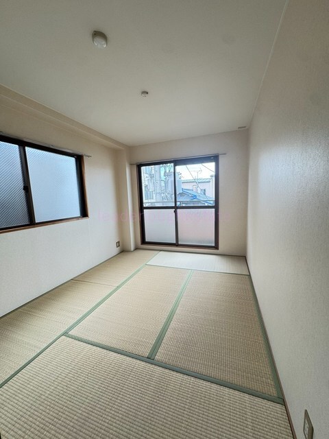 拡大写真:アマポーラ 3階306の内観