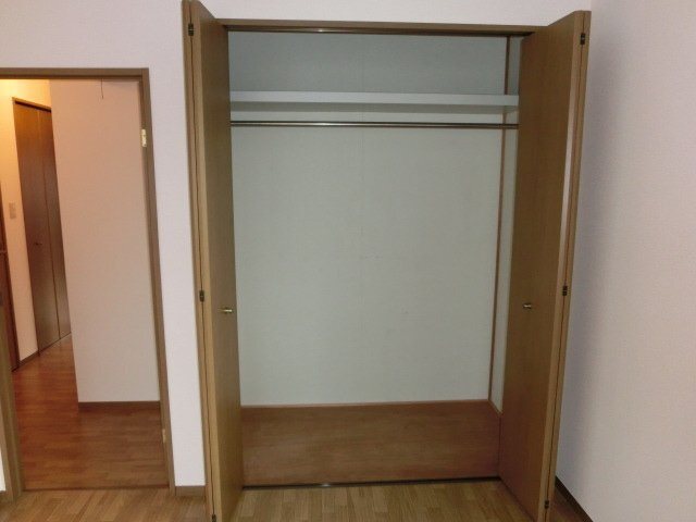 拡大写真:サクセス岩崎台B棟 1階102の収納