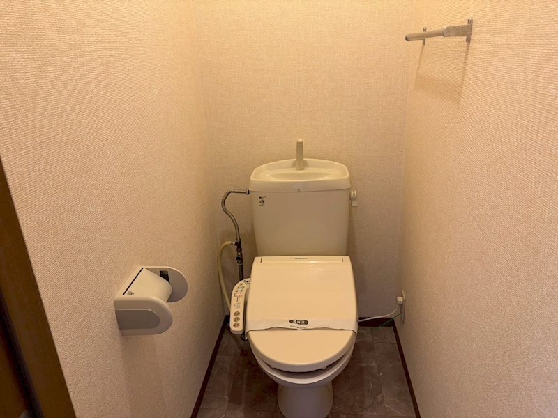 拡大写真:サクセス岩崎台B棟 1階102のトイレ