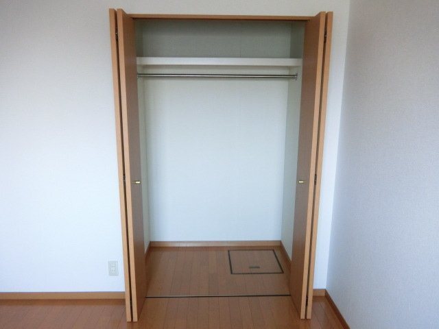 拡大写真:パークフロント香久山 2階206の収納