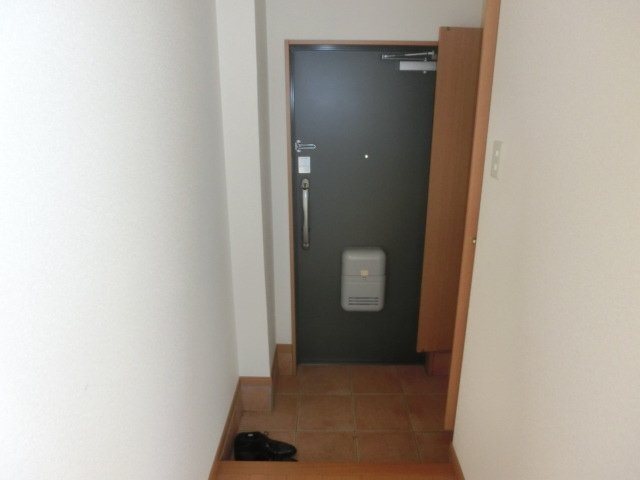 拡大写真:パークフロント香久山 2階206の玄関